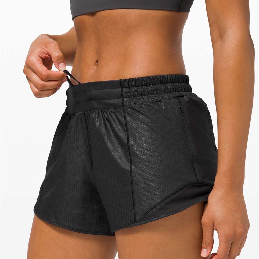 LULULEMON Black Embossed Shorts ~ size 6
